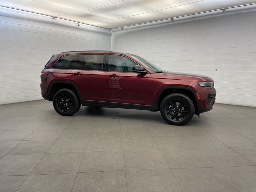 New 2026 Velvet Red Pearl-Coat Exterior Paint Jeep Altitude image 2