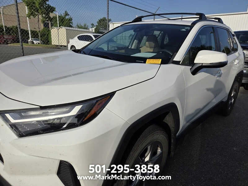 Used 2023 Ice TOYOTA XLE image 4