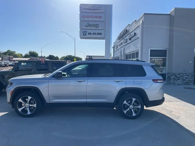 2026 Jeep Grand Cherokee L Limited 4x4's photo