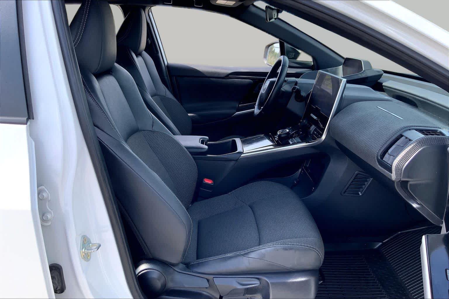 Used 2025 Wind Chill Pearl Toyota XLE image 8