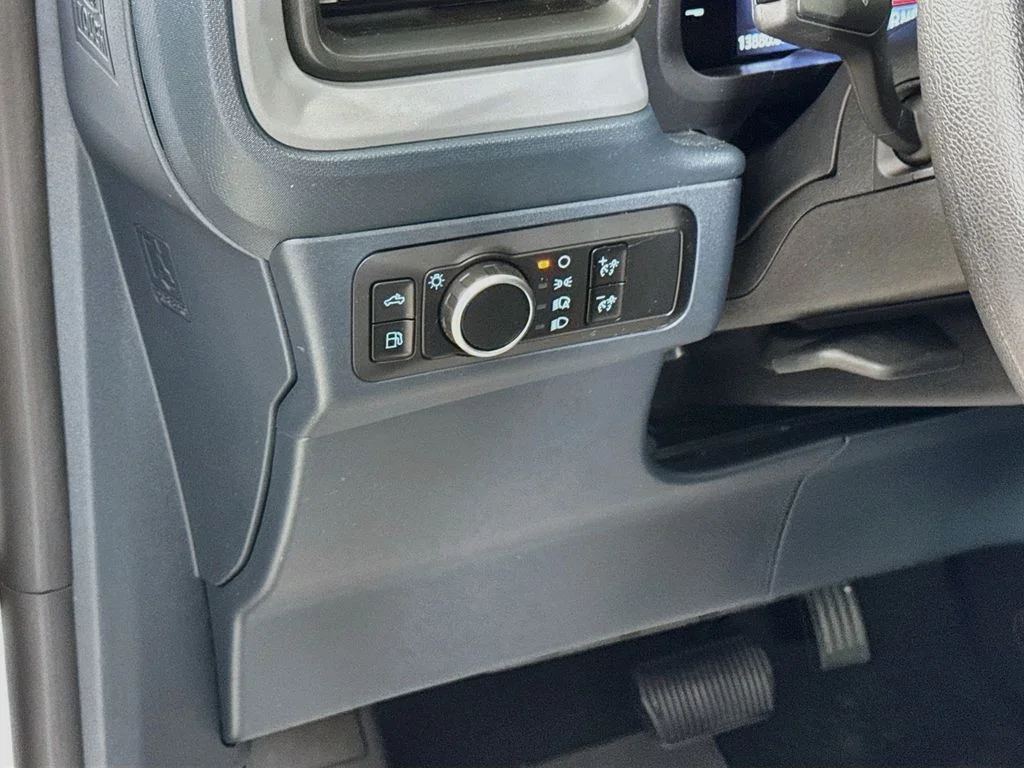 Certified Used 2025 Oxford White Ford XL image 14