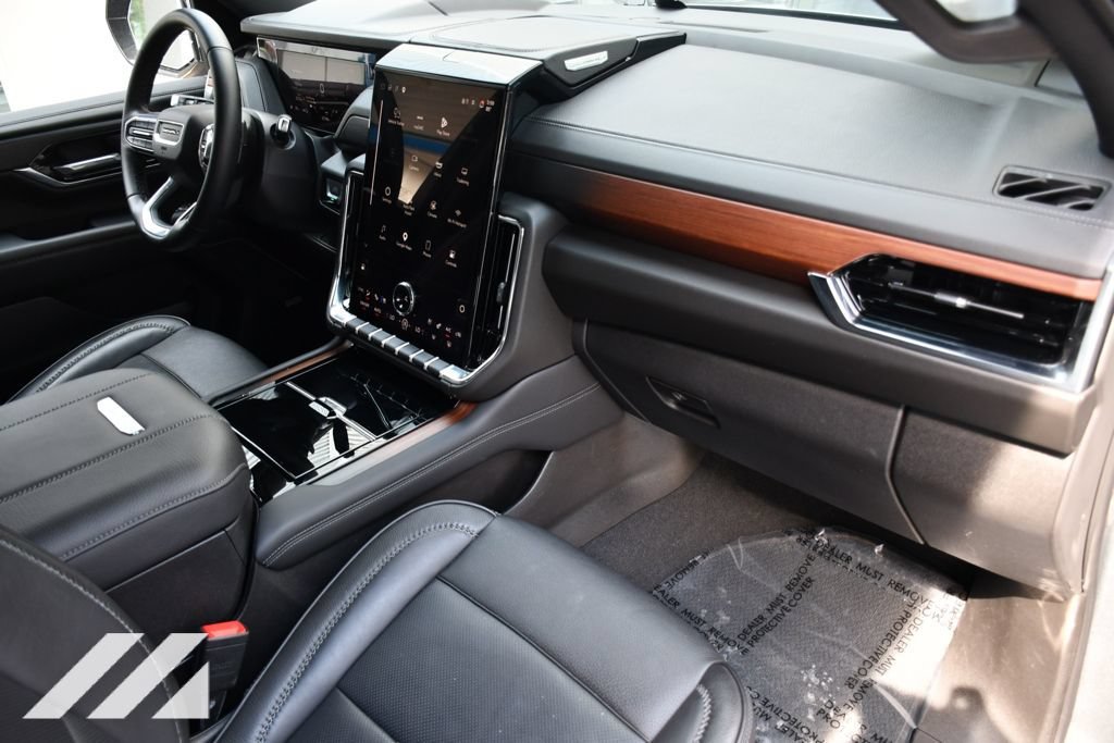 Used 2025 Sterling Metallic GMC Denali image 31