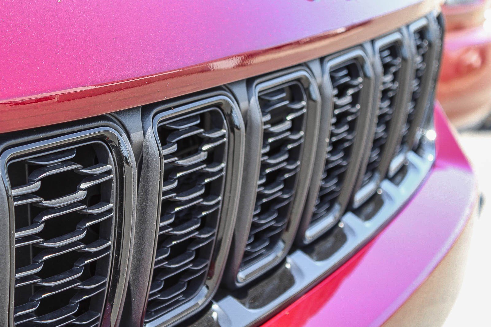 Used 2025 Velvet Red Pearlcoat Jeep Altitude X image 16