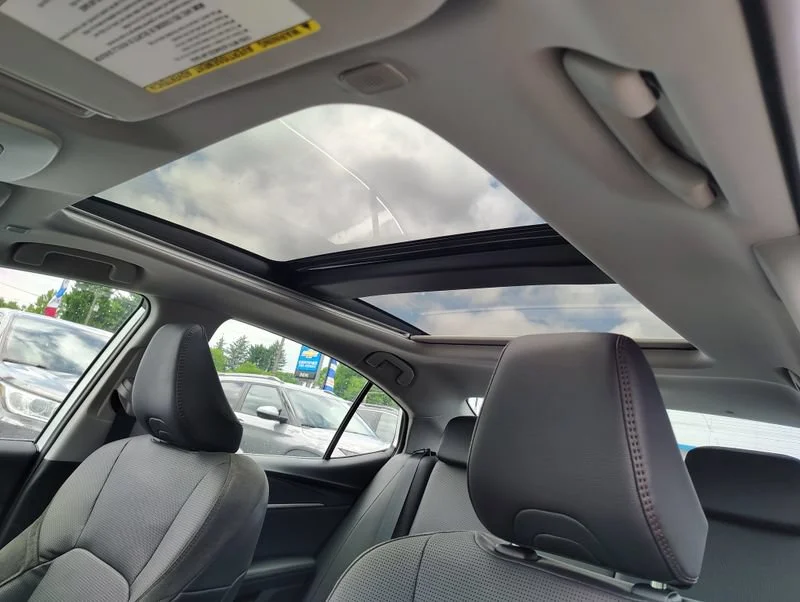 Used 2025 Off-white Toyota XLE image 10