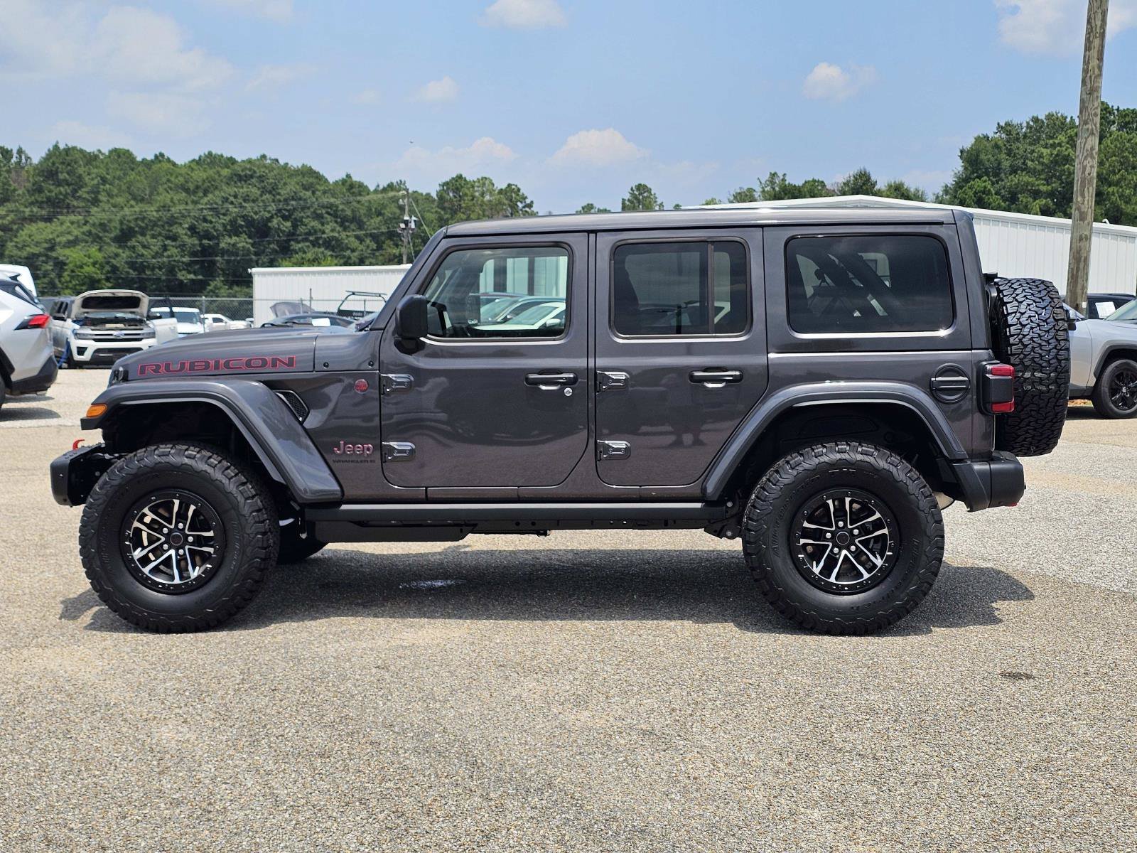 New 2026 Granite Crystal Metallic Clear-Coat Exterior Paint Jeep Rubicon X image 15