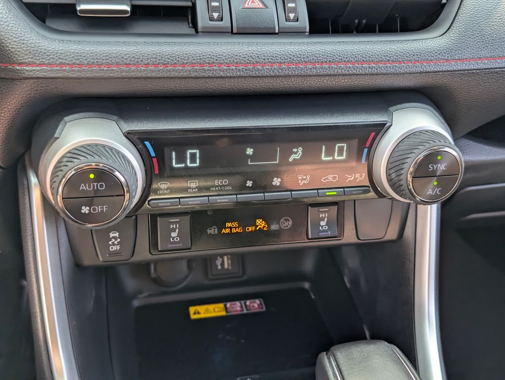 2024 Toyota RAV4 XSE - Photo 32