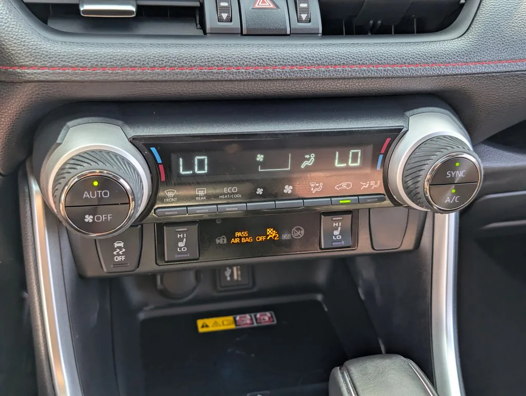 2024 Toyota RAV4 XSE - Photo 32