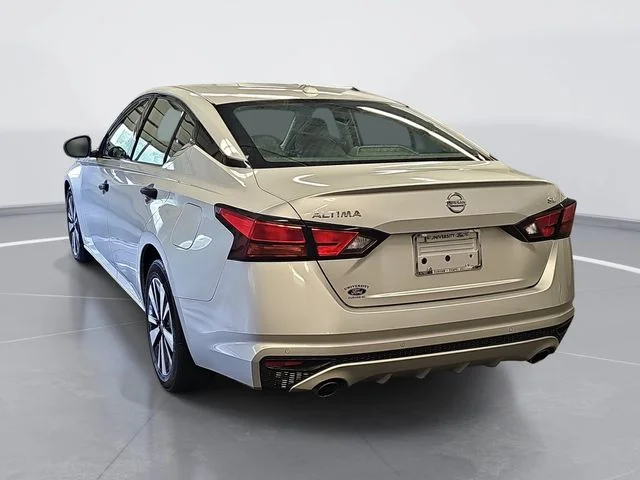 Used 2019 Silver Nissan 2.5 SL image 5