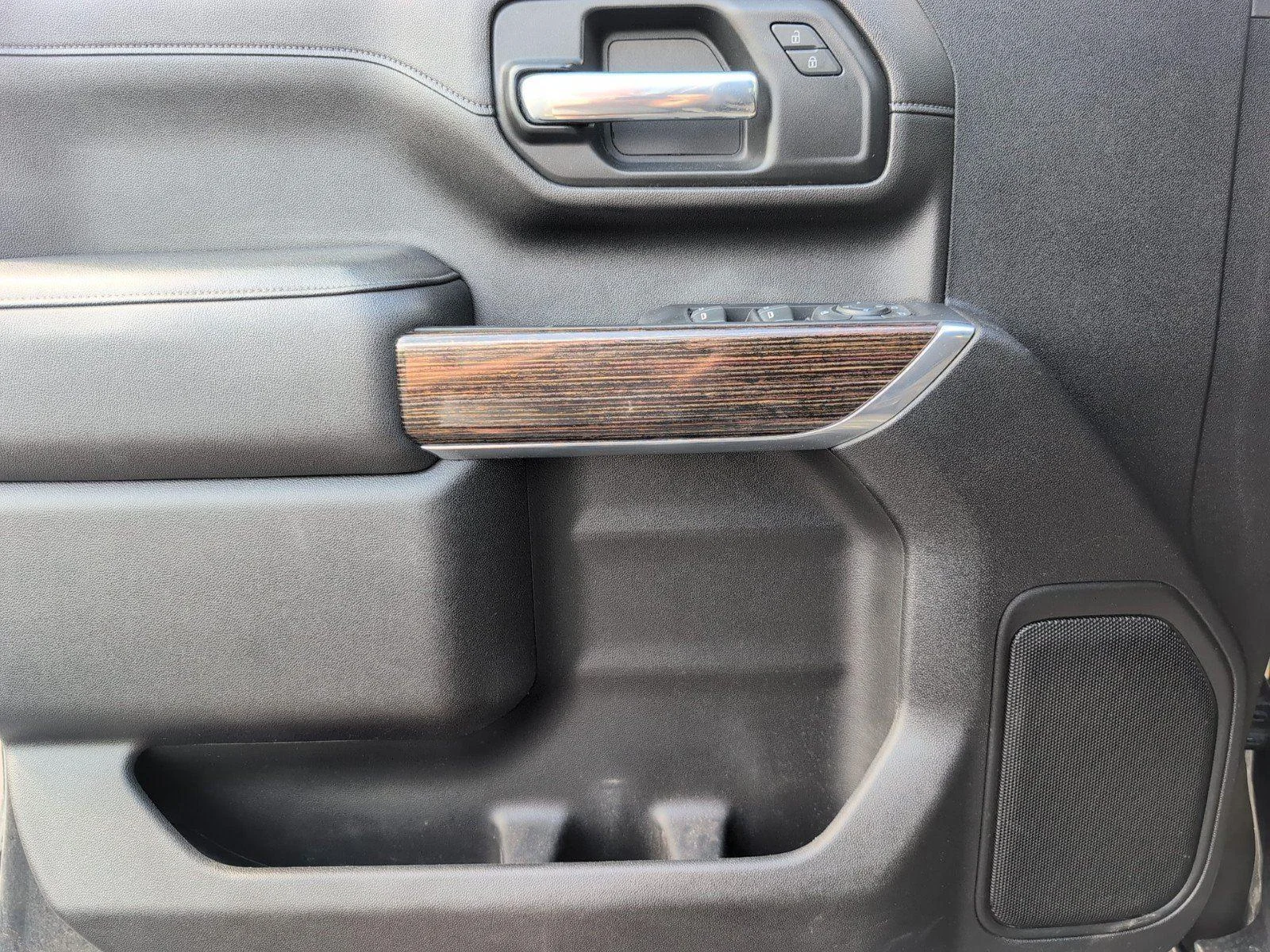 Used 2022 Onyx Black GMC SLE image 19