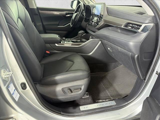 Certified Used 2020 CELESTIAL SILVER METALLIC Toyota  image 15