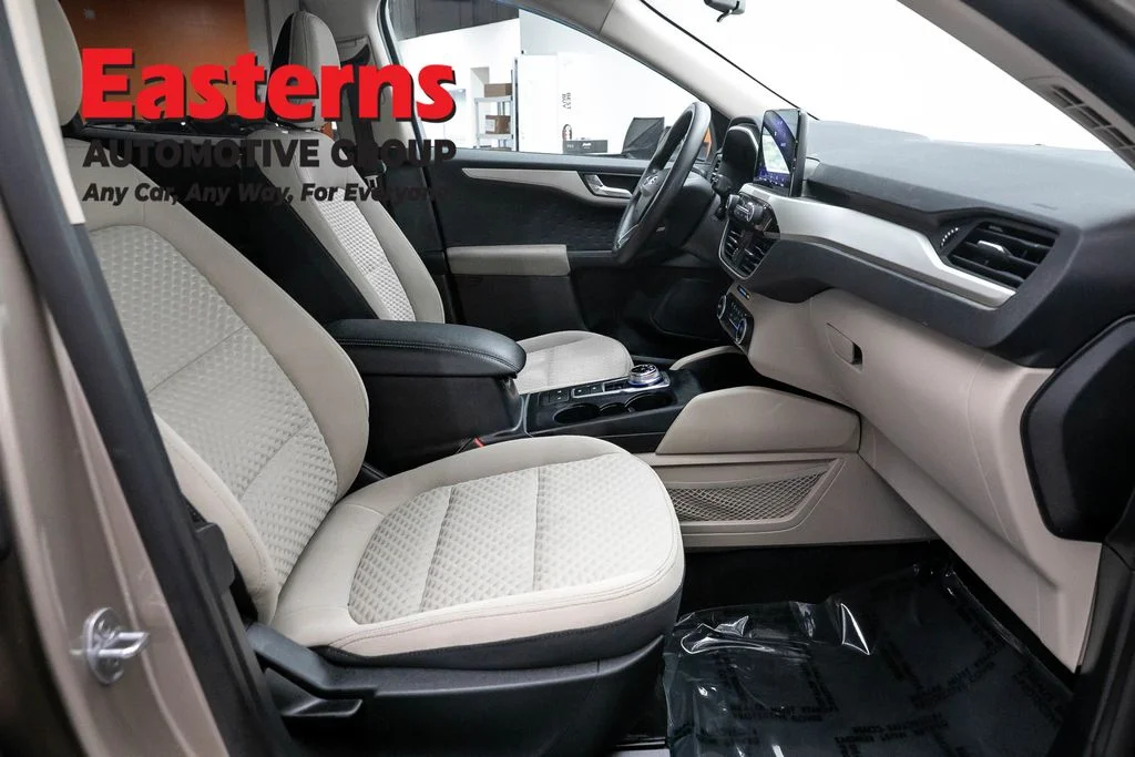 Used 2020 Gold Ford SE image 24