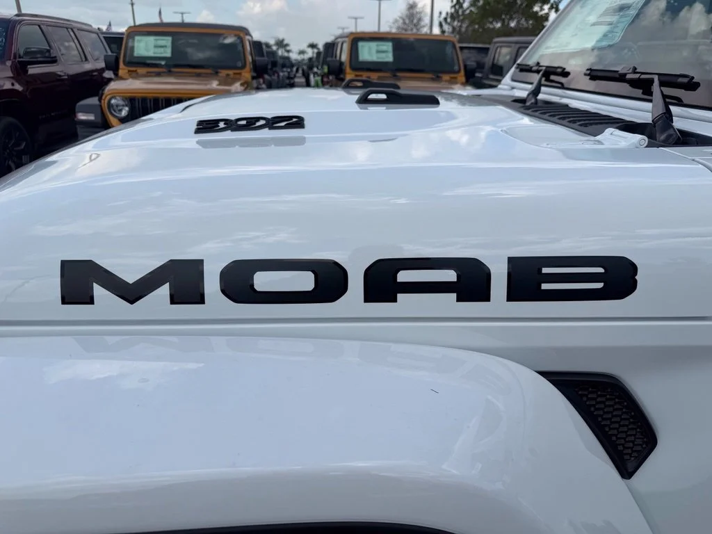 New 2027 Bright White Clear-Coat Paint Jeep Moab 392 image 34