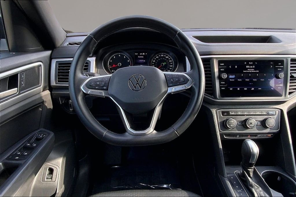 Used 2020 Black Volkswagen 3.6L V6 SE w/Technology image 5