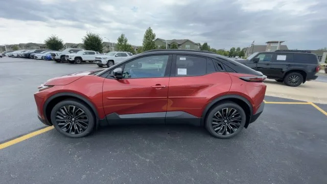 2026 Toyota C-HR XSE - Photo 7
