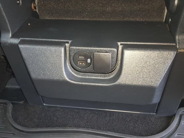 Used 2022  Ford XL image 14