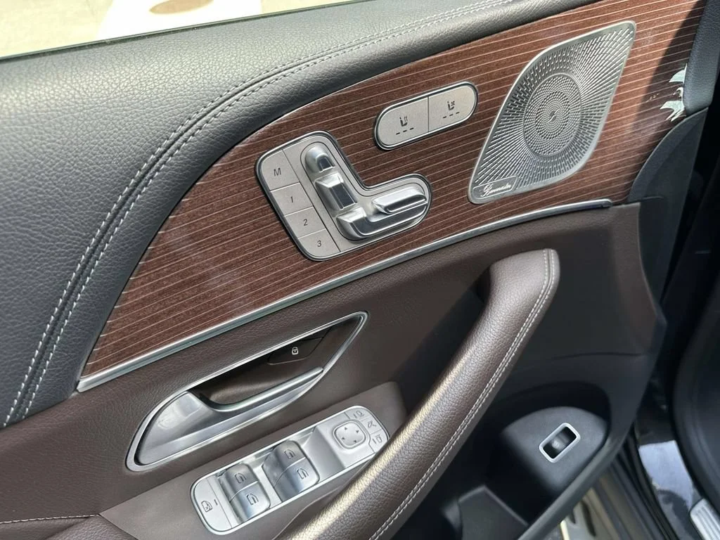 Used 2022 Black Mercedes-Benz 4MATIC® image 18