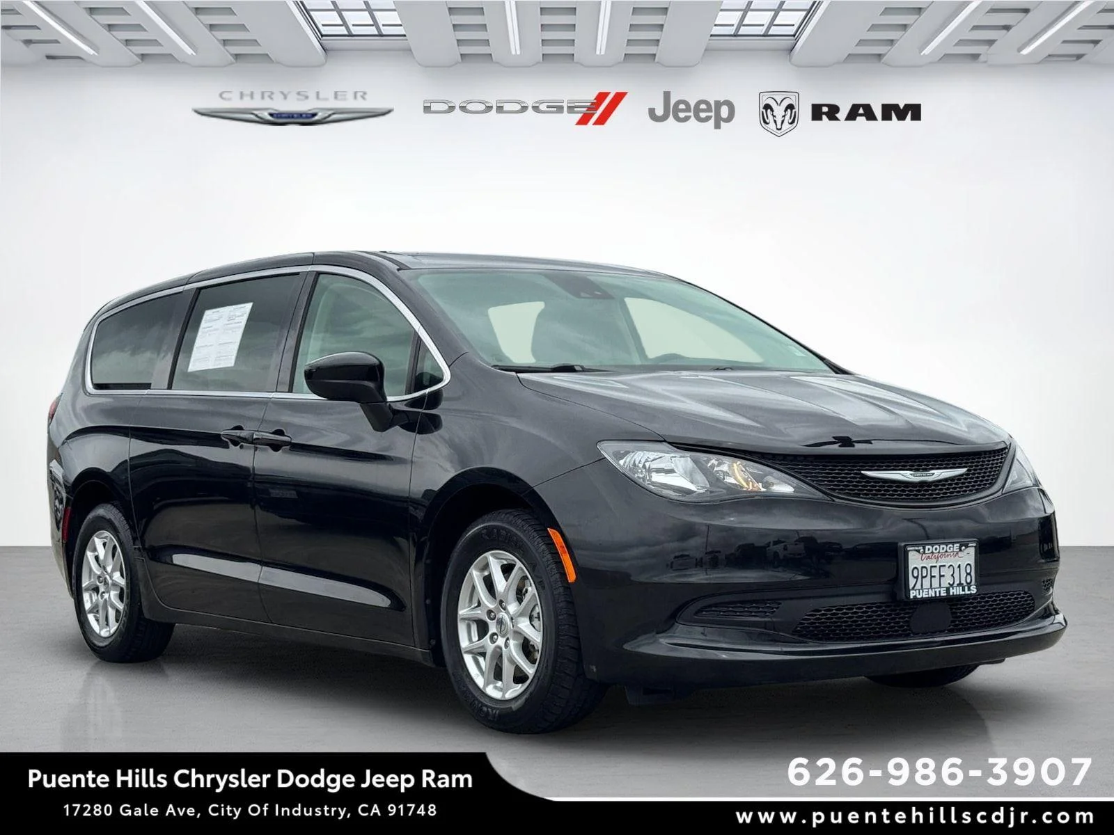 2023 Chrysler Voyager LX's photo