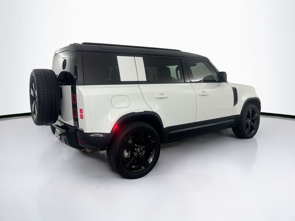 Used 2025 White Land Rover X-Dynamic SE image 5
