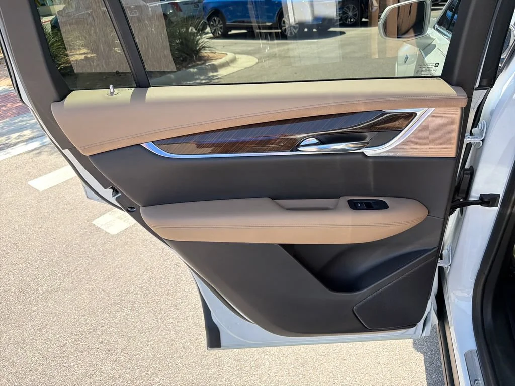 Used 2020 CRYSTAL WHITE TRICOAT Cadillac AWD Premium Luxury image 33