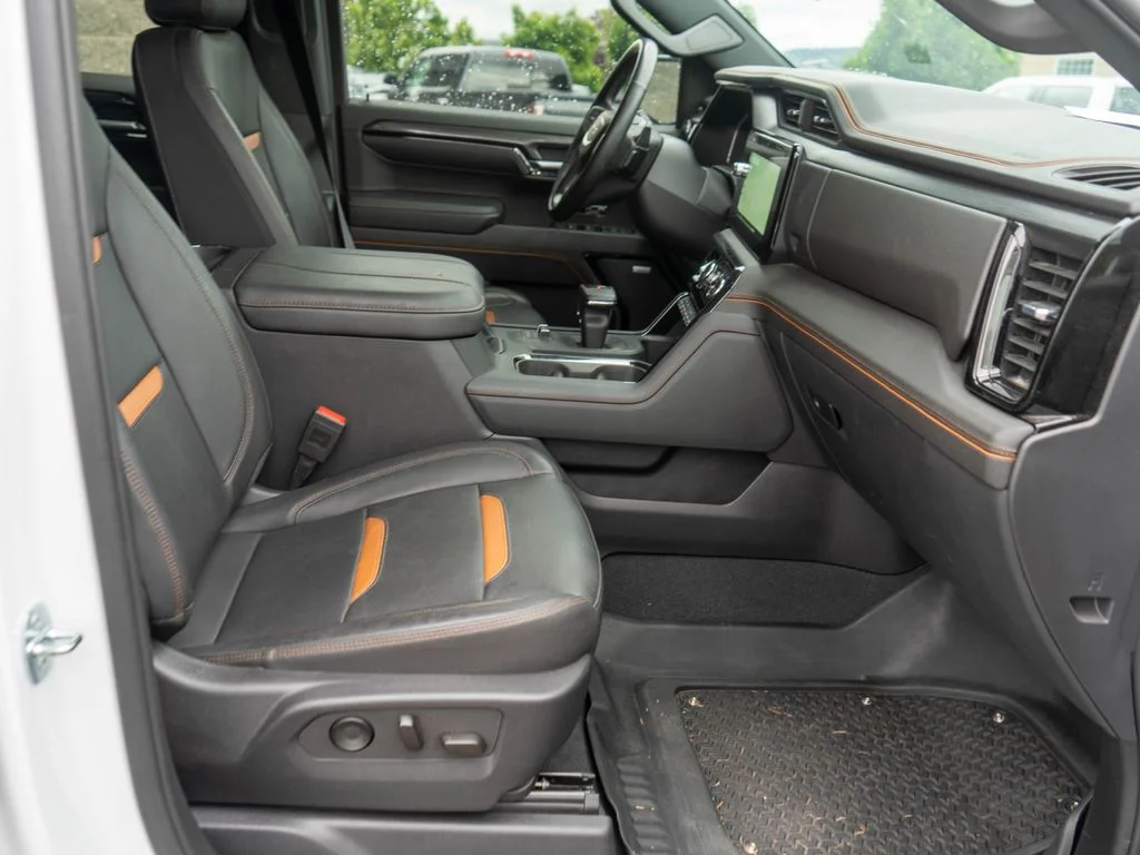 Used 2023 White GMC AT4 image 10