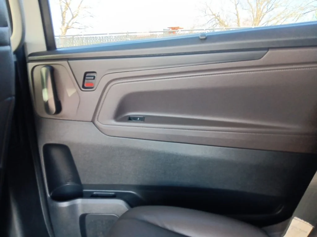 Used 2018 White Diamond Pearl Honda EX-L image 37