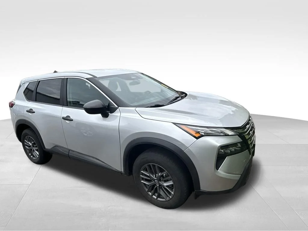 Used 2024 Silver Nissan S image 7