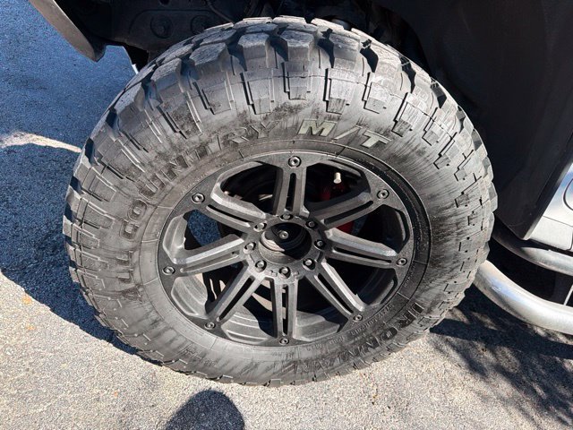 Used 2006 White HUMMER Base image 10