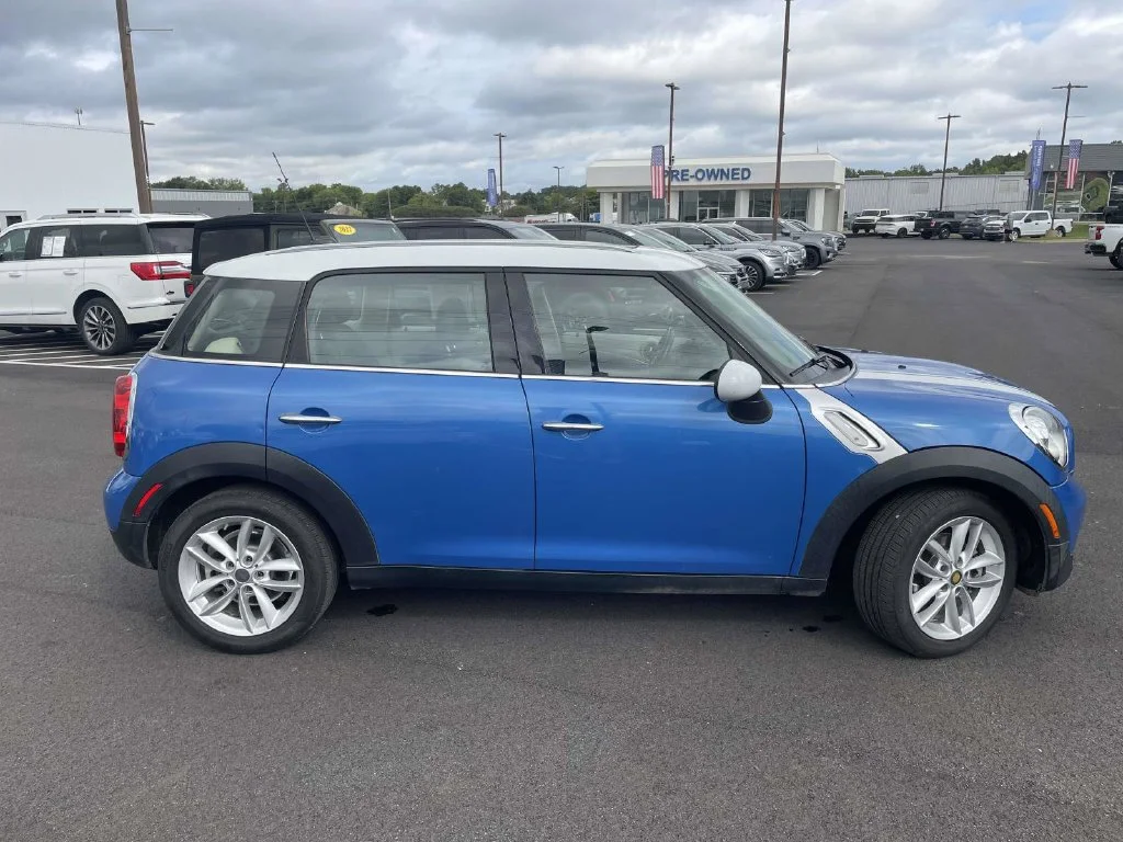 Used 2013 Blue MINI Base image 2