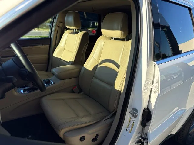 Used 2019 White Jeep Limited image 13