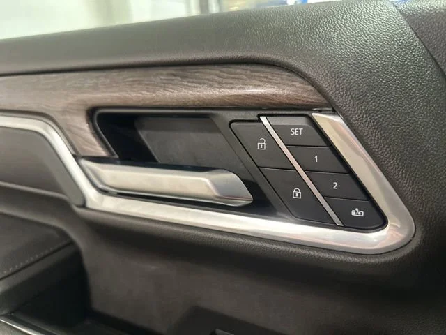 Used 2025 Summit White Chevrolet LTZ image 9