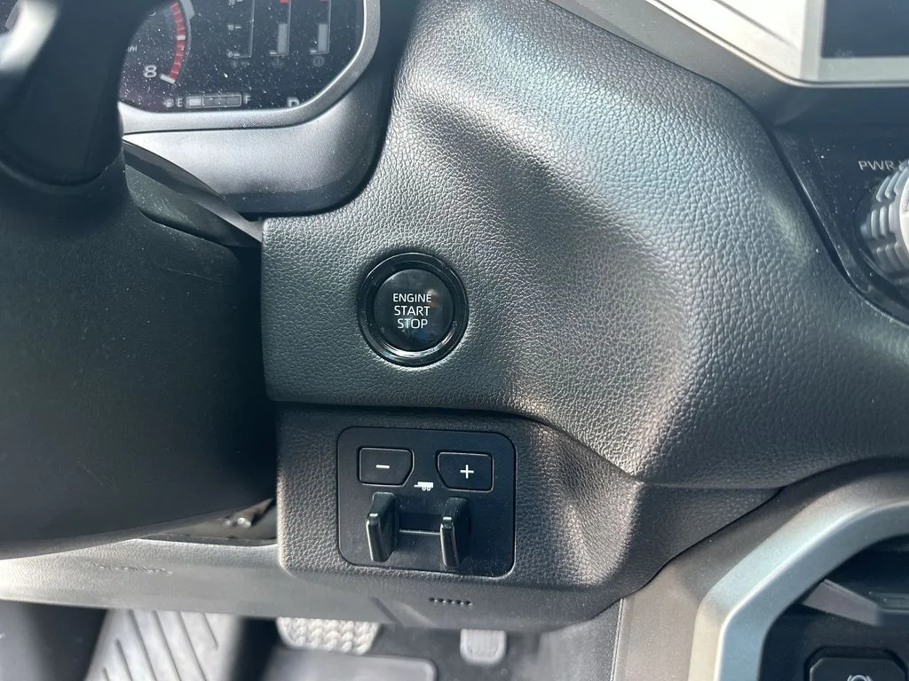 2025 Toyota Tundra Limited - Photo 17