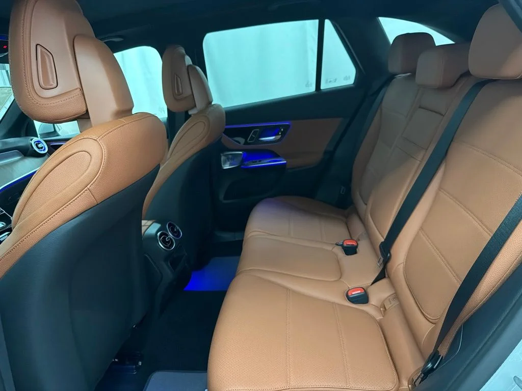 New 2027 White Mercedes-Benz GLC 300 image 21