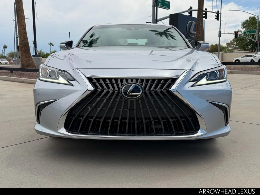 Used 2025 Silver Lexus 300h image 9