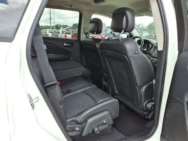 Used 2017 White Dodge Crossroad image 18