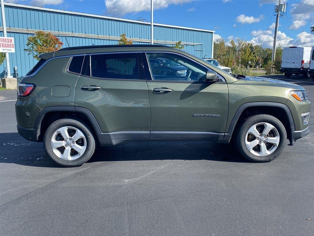 Used 2021 Olive Green Pearlcoat Jeep Latitude image 11