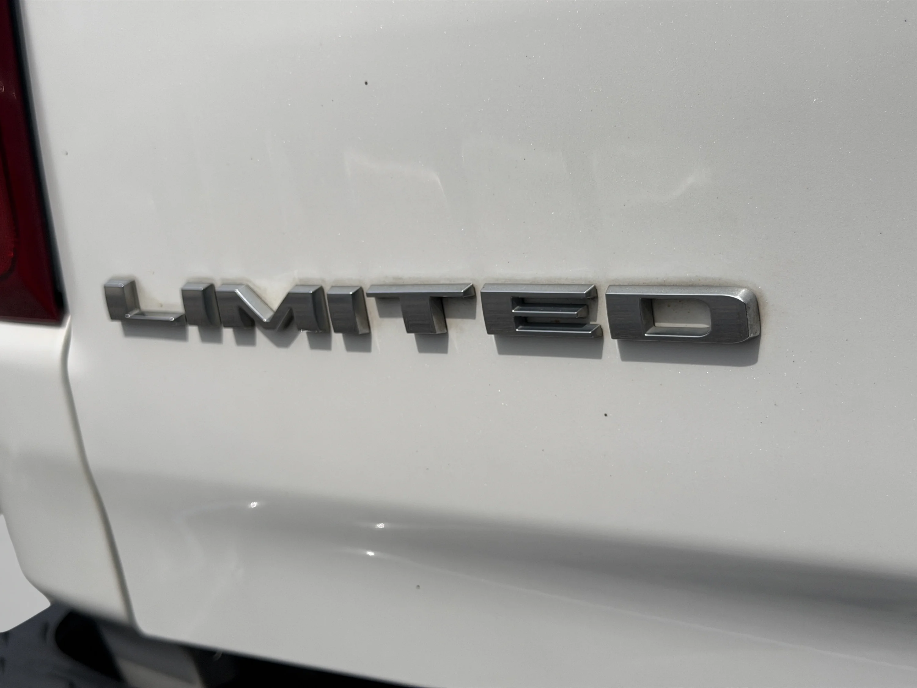 Used 2019 Ivory White Tri-Coat Pearlcoat Ram Limited image 46
