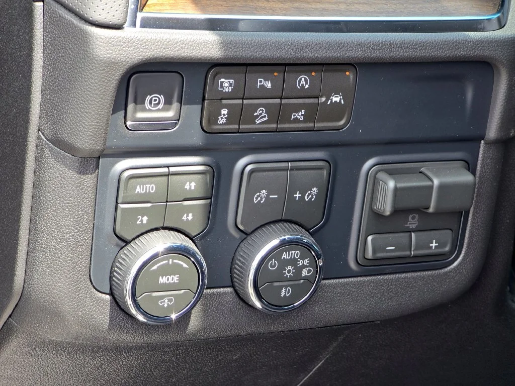 New 2026 Black Chevrolet High Country image 34
