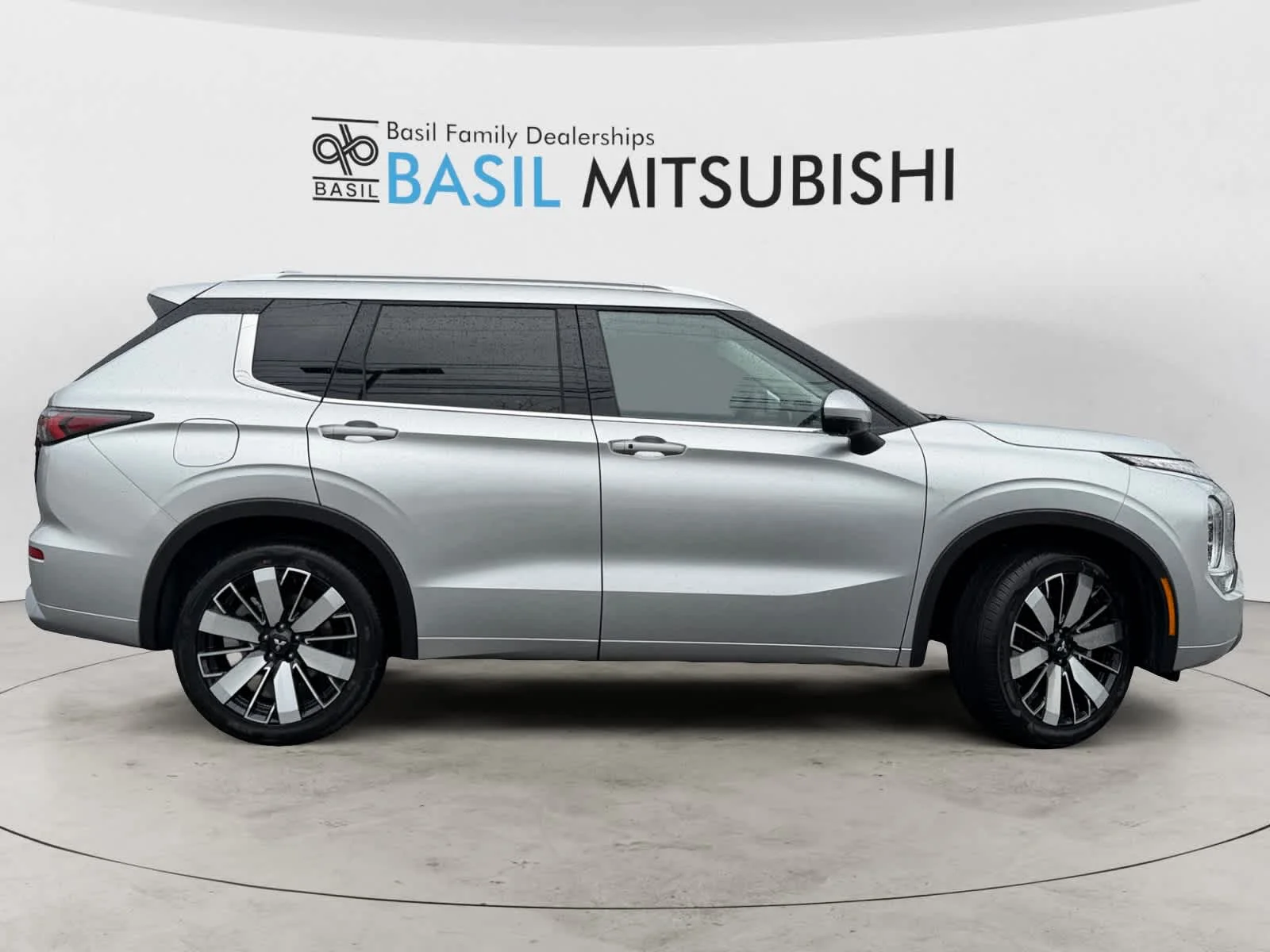 New 2026 Alloy Silver Metallic Mitsubishi SEL image 6