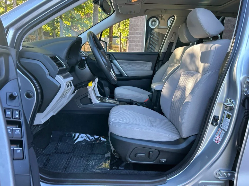 Used 2018 Silver Subaru 2.5i Premium image 16