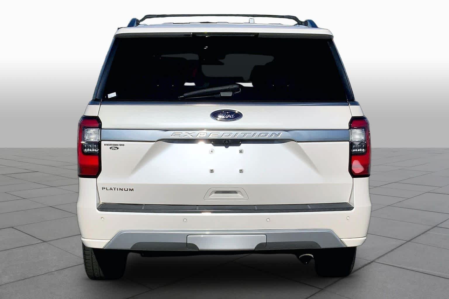 Used 2018 White Platinum Metallic Tri-Coat Ford Platinum image 6
