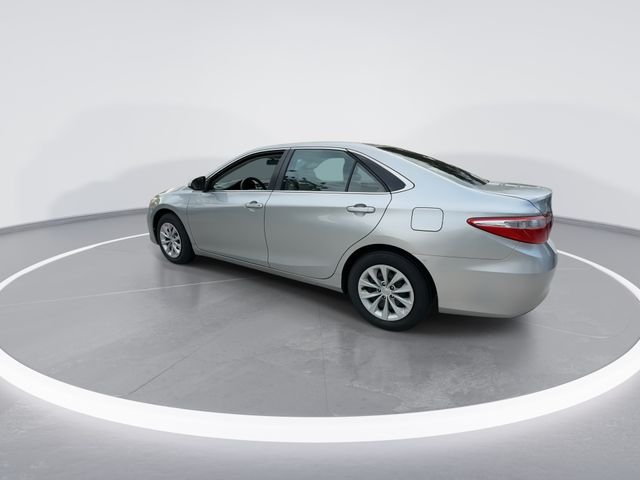 Used 2016 Silver Toyota LE image 5
