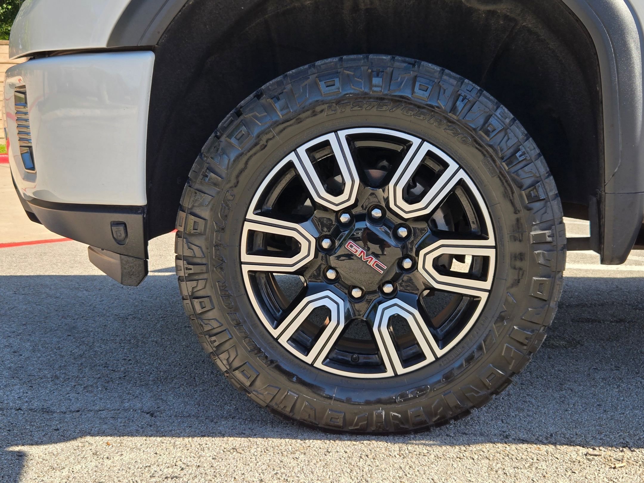 Used 2022 Summit White GMC AT4 image 31