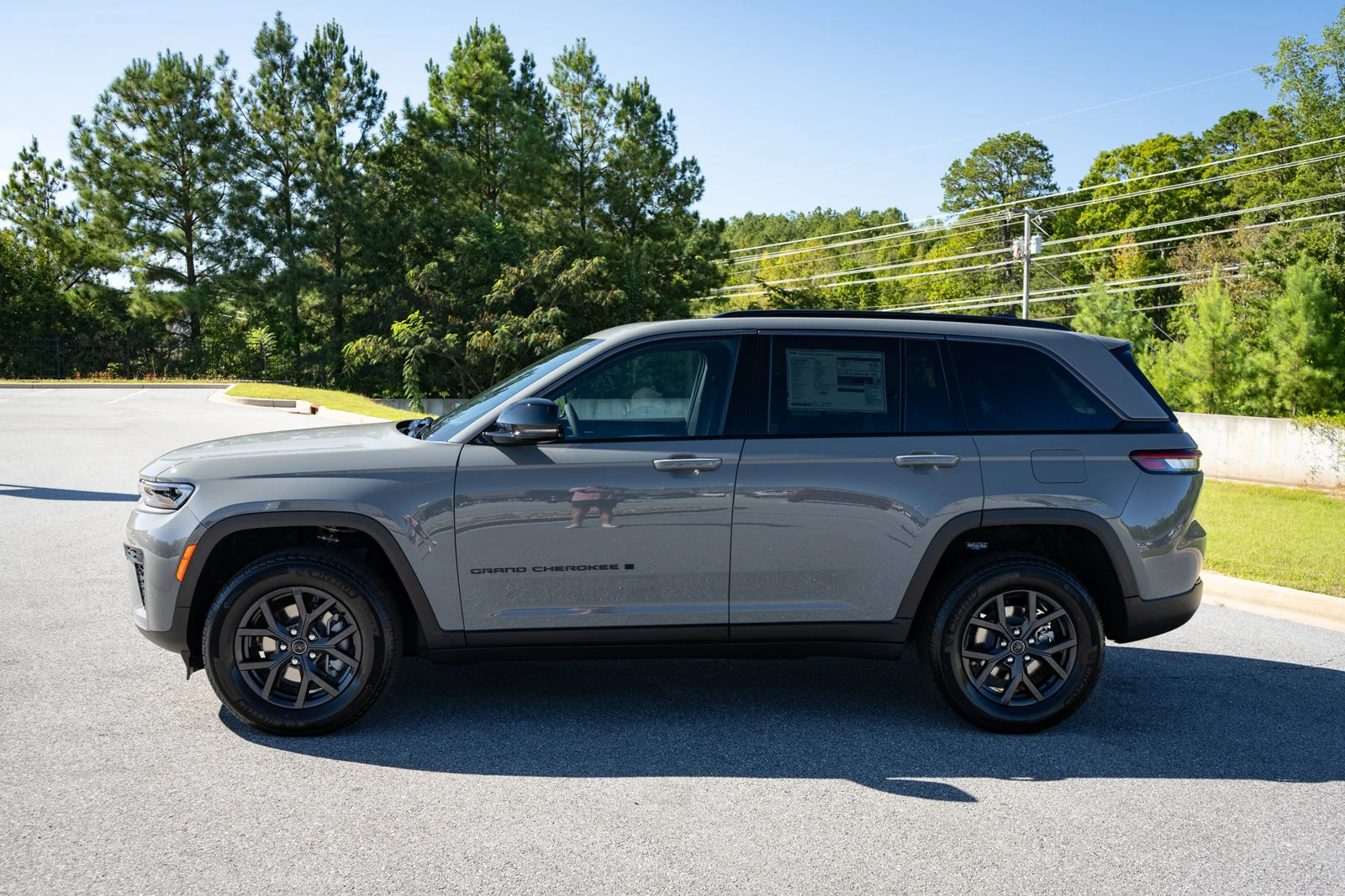 New 2027 Sting-Gray Clearcoat Jeep Altitude image 5
