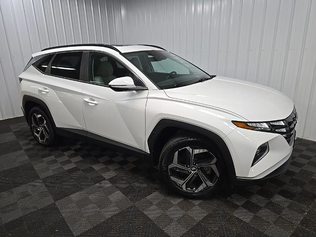 Used 2023 White Pearl Hyundai SEL image 7