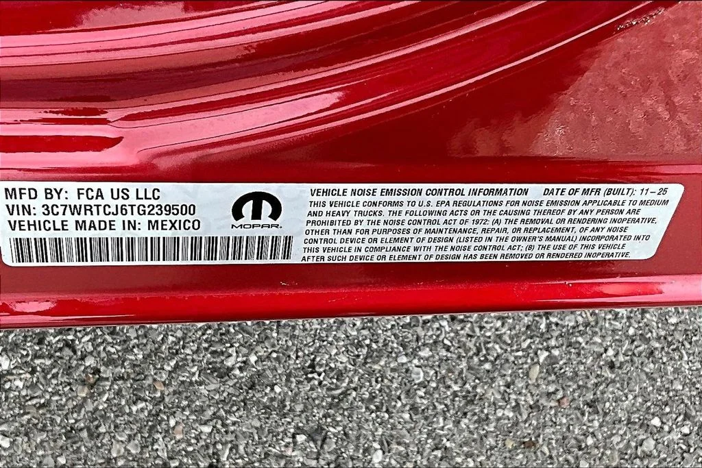 New 2026 Molten Red Pearl-Coat Exterior Paint RAM Tradesman image 8