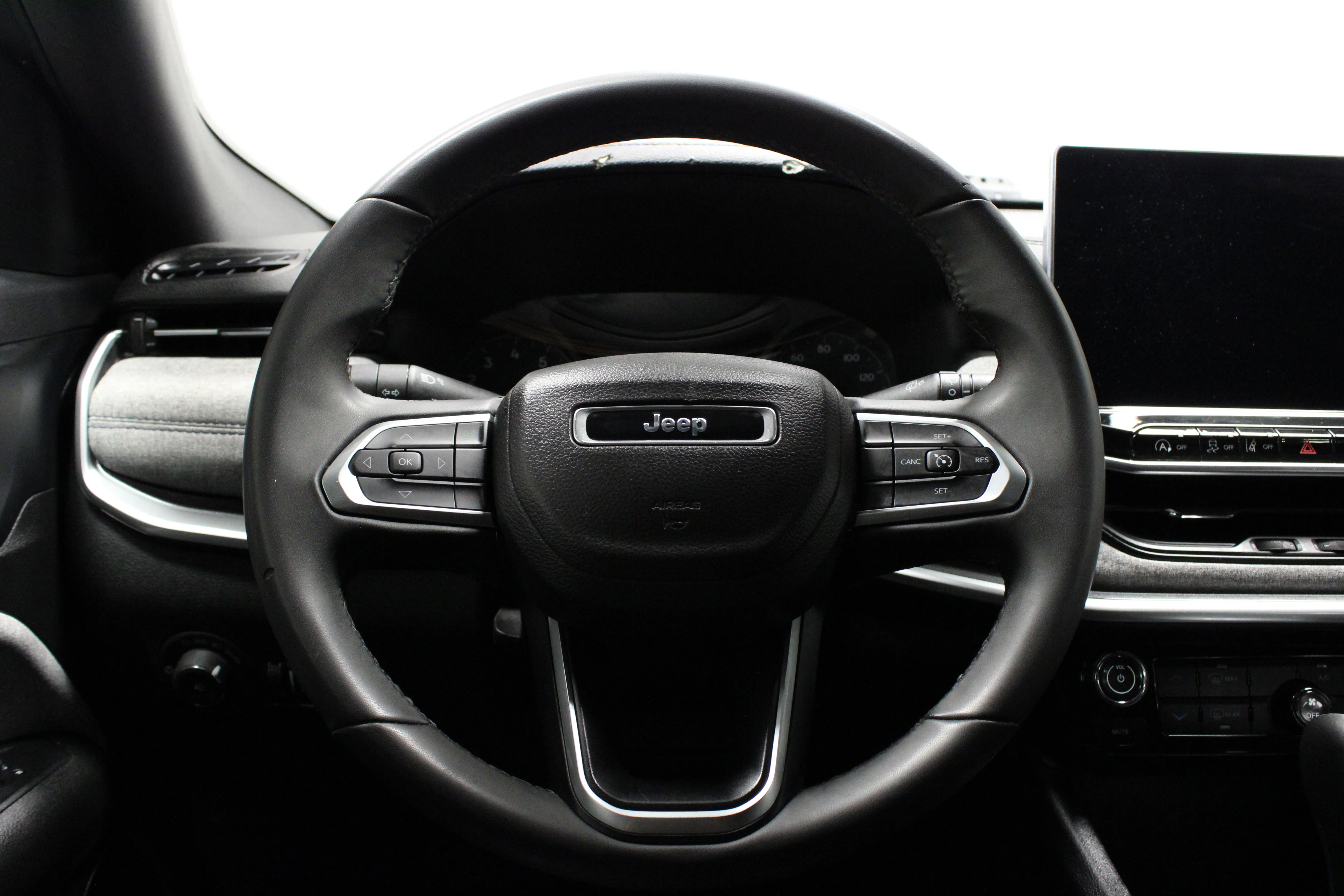 Used 2024 Sting-Gray Clearcoat Jeep Latitude image 20