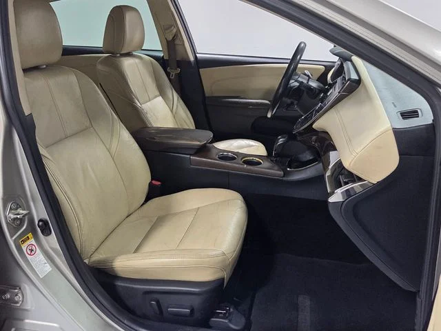 Used 2015  Toyota XLE image 16