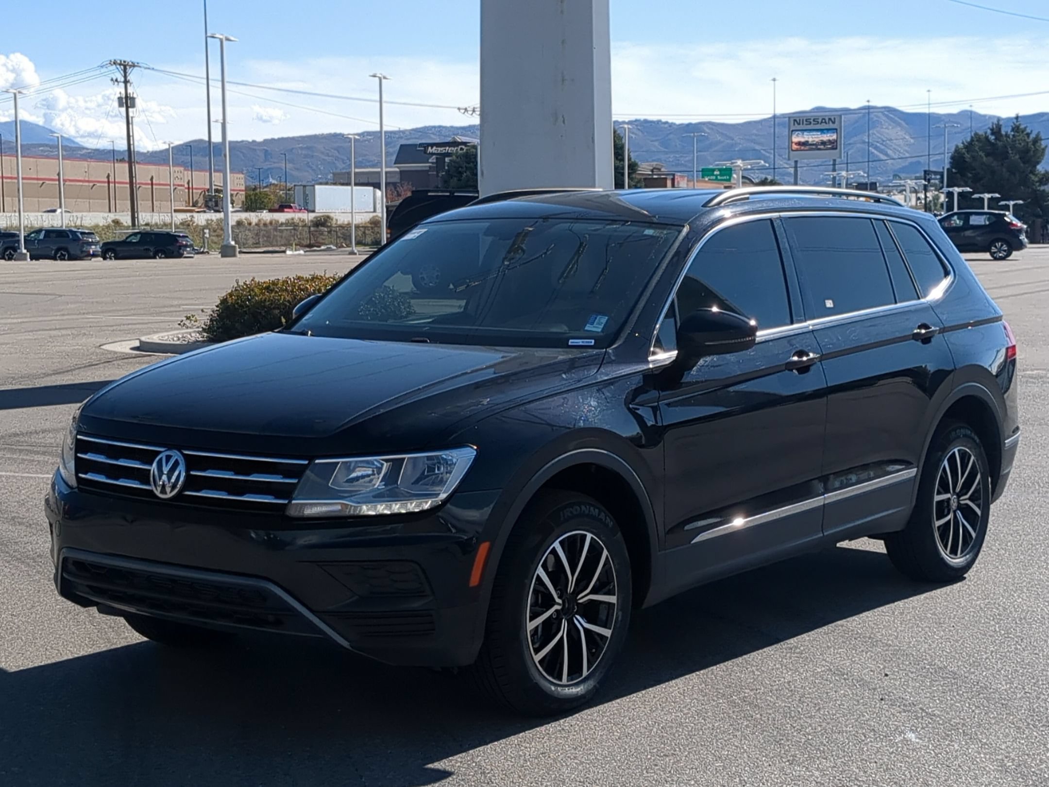 Used 2021 Deep Black Volkswagen SE image 8