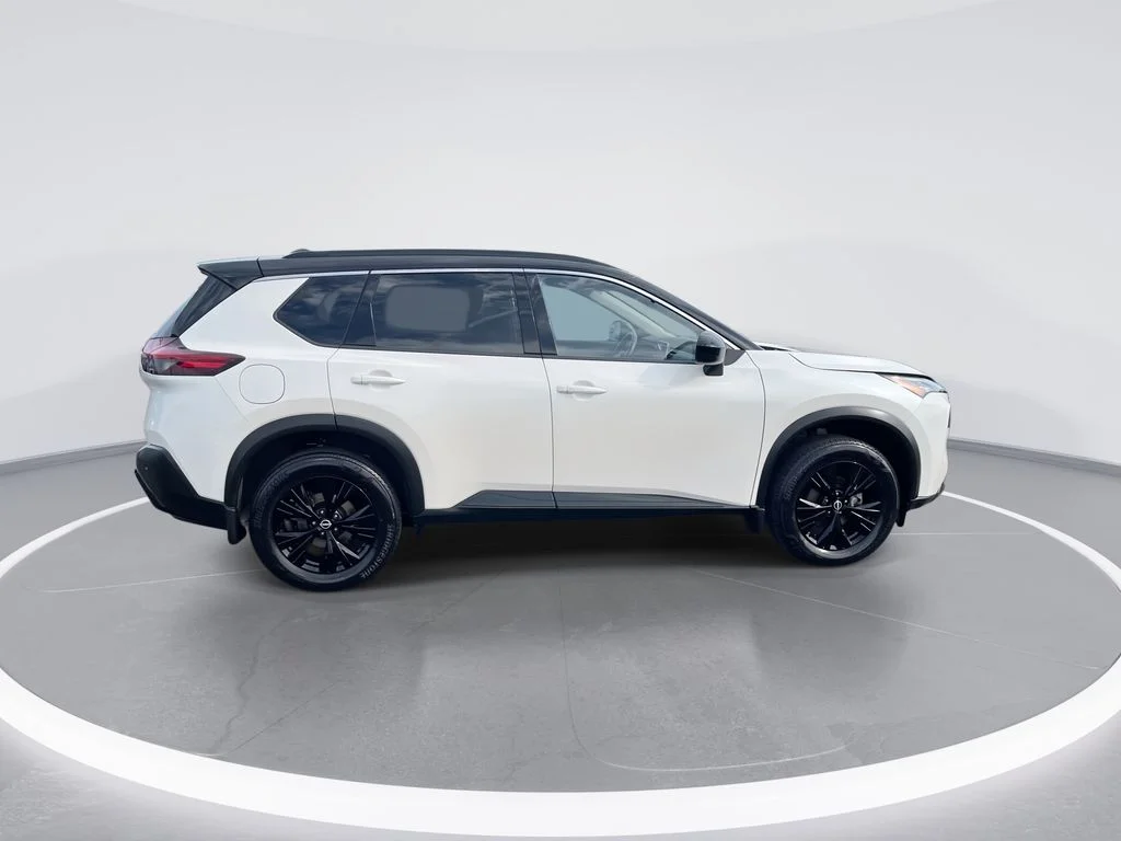 Used 2023 White Nissan SV image 9