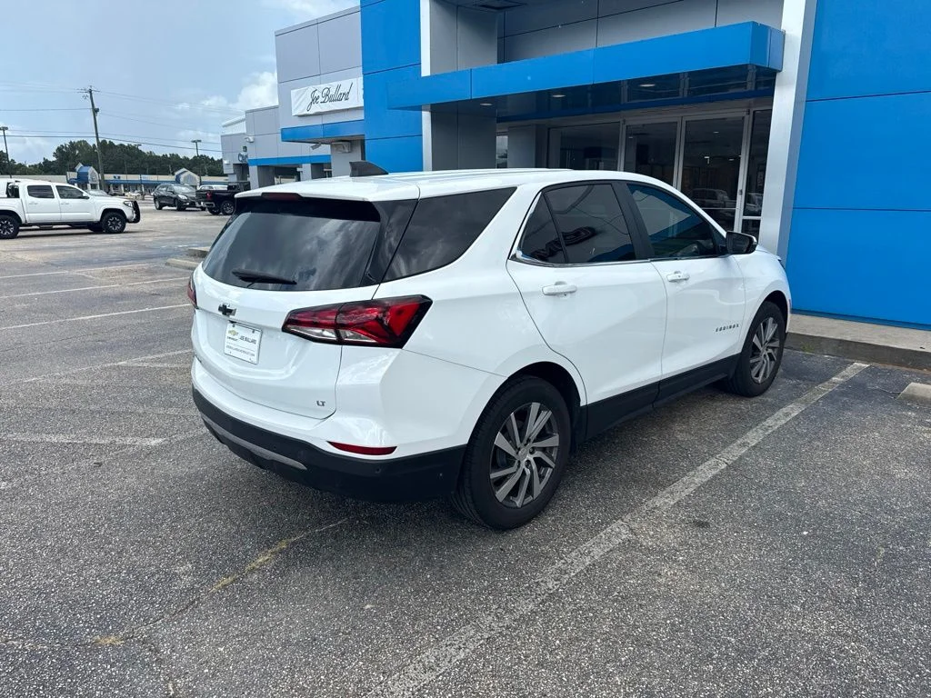 Used 2024 Summit White Chevrolet LT image 4